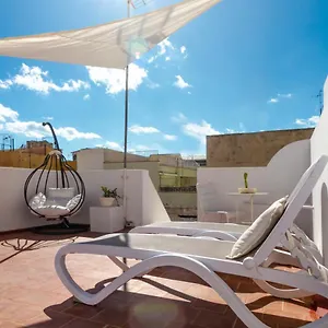 https://travelers-house-casa-dona-carmela.adeje-hotels.com